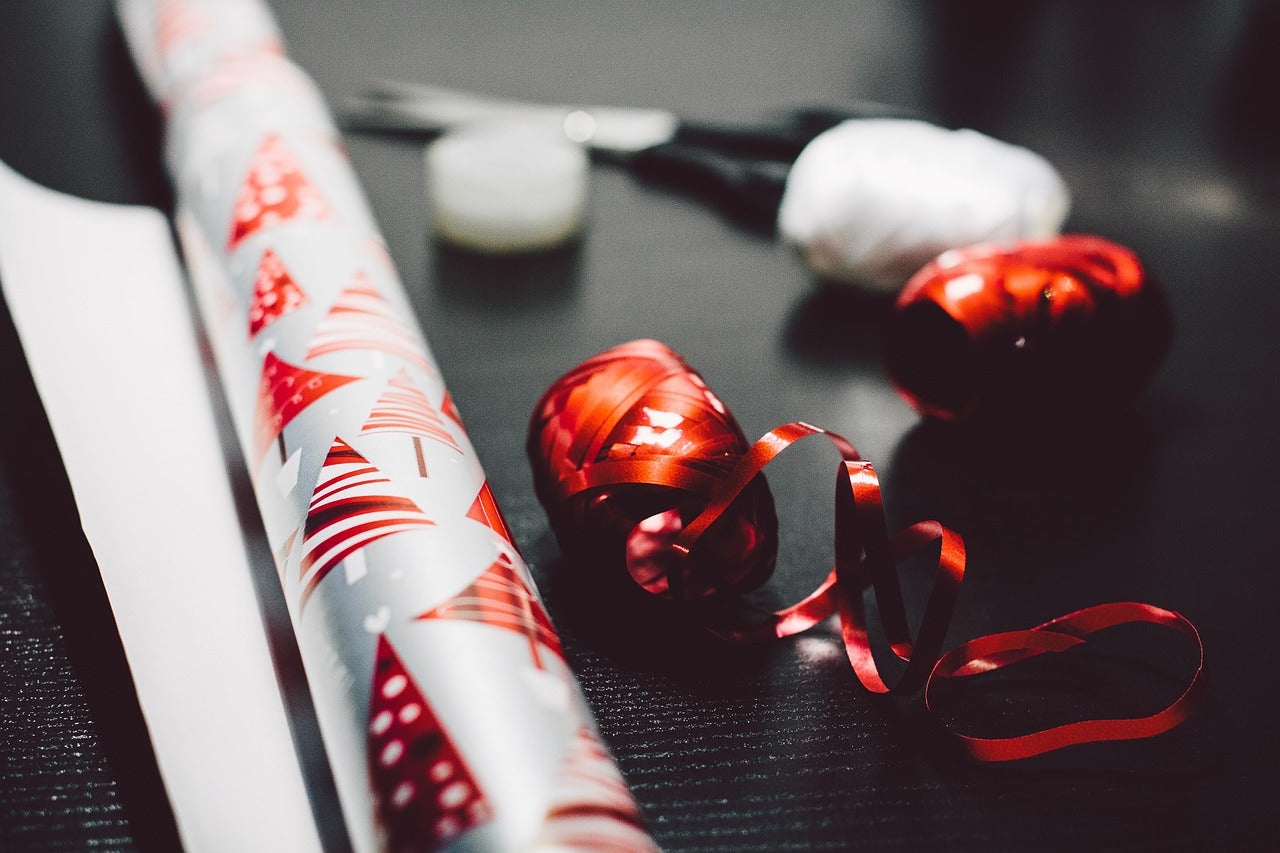 How to Use Less Plastic This Holiday Season